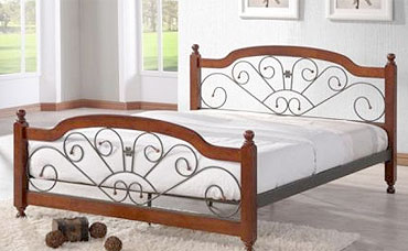 Деревянно металлические двуспальные кровати