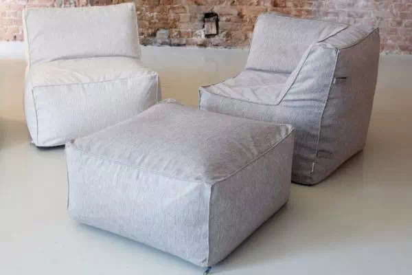 Безкаркасні пуфи